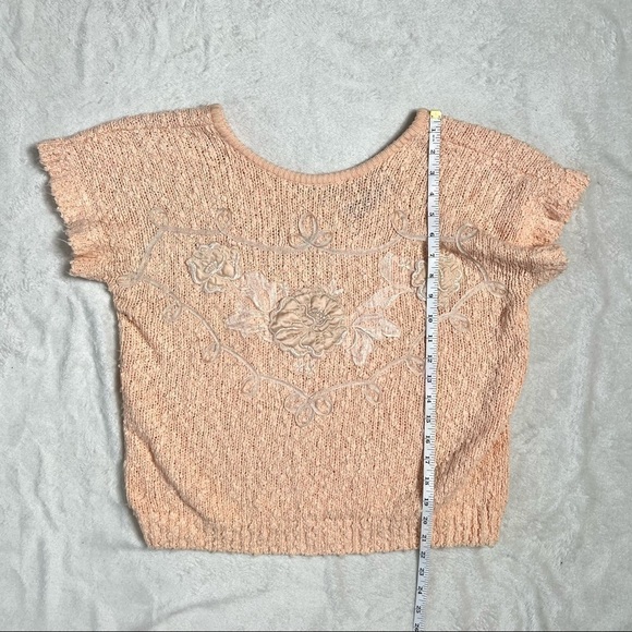 Vintage Yarn Works Pastel Peach Yarn Works Short Sleeve Floral Detailed Sweater - Picture 12 of 14